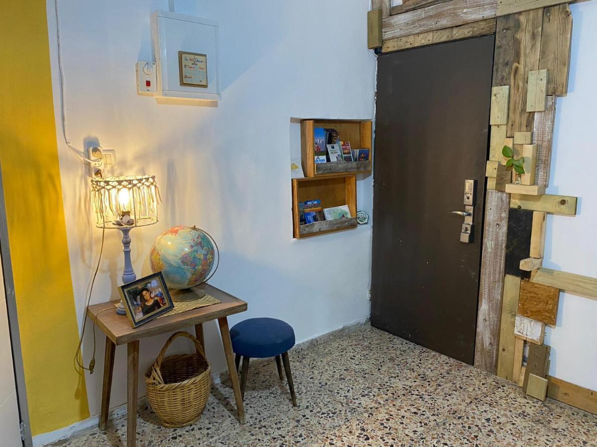 Juha'S Guesthouse - Zarqa Bay Jisr ez Zarqa Bagian luar foto