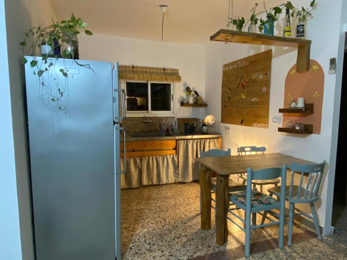 Juha'S Guesthouse - Zarqa Bay Jisr ez Zarqa Bagian luar foto
